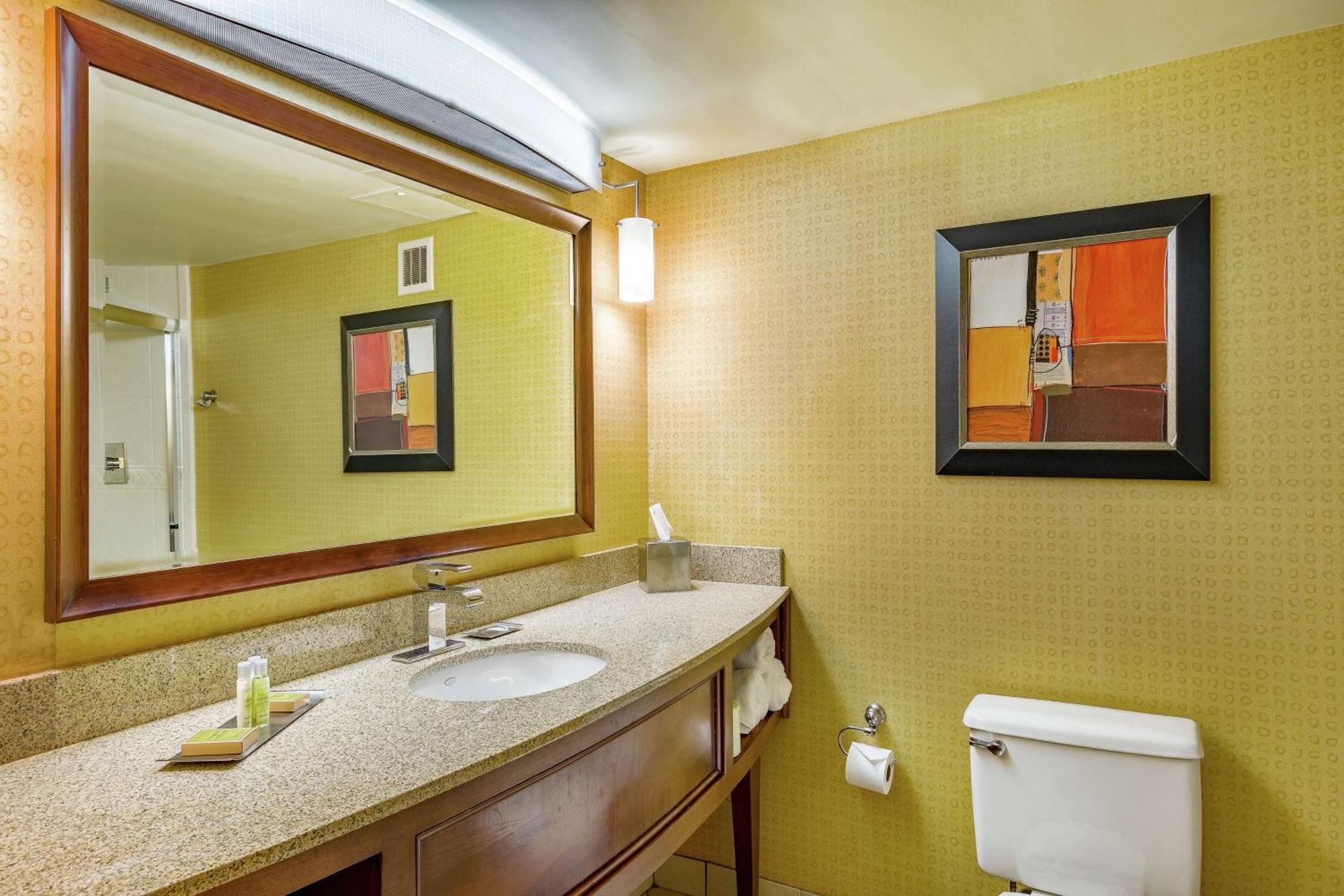 Doubletree By Hilton Johnson City Bagian luar foto