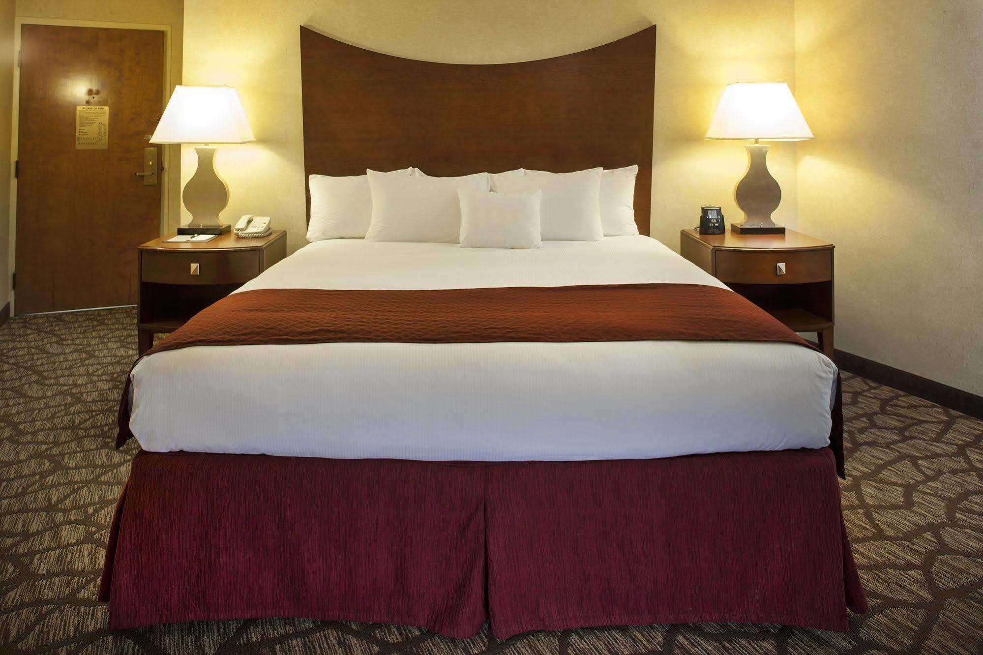 Doubletree By Hilton Johnson City Bagian luar foto